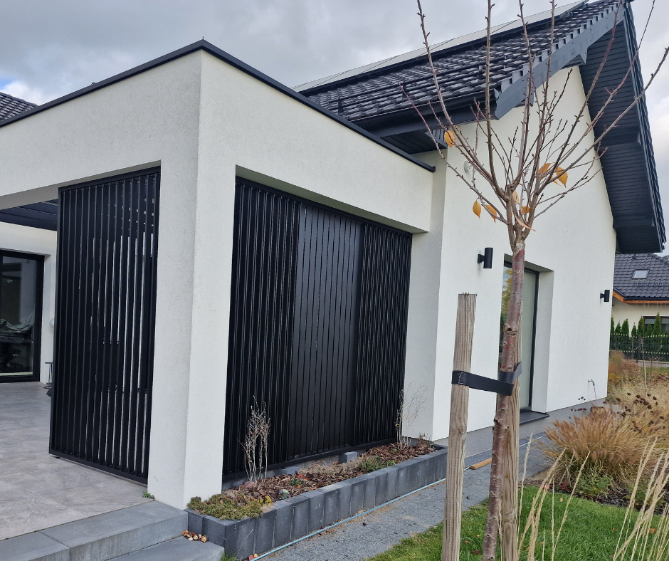 Aluminium frame + aluminium louvre slats for terrace side cladding