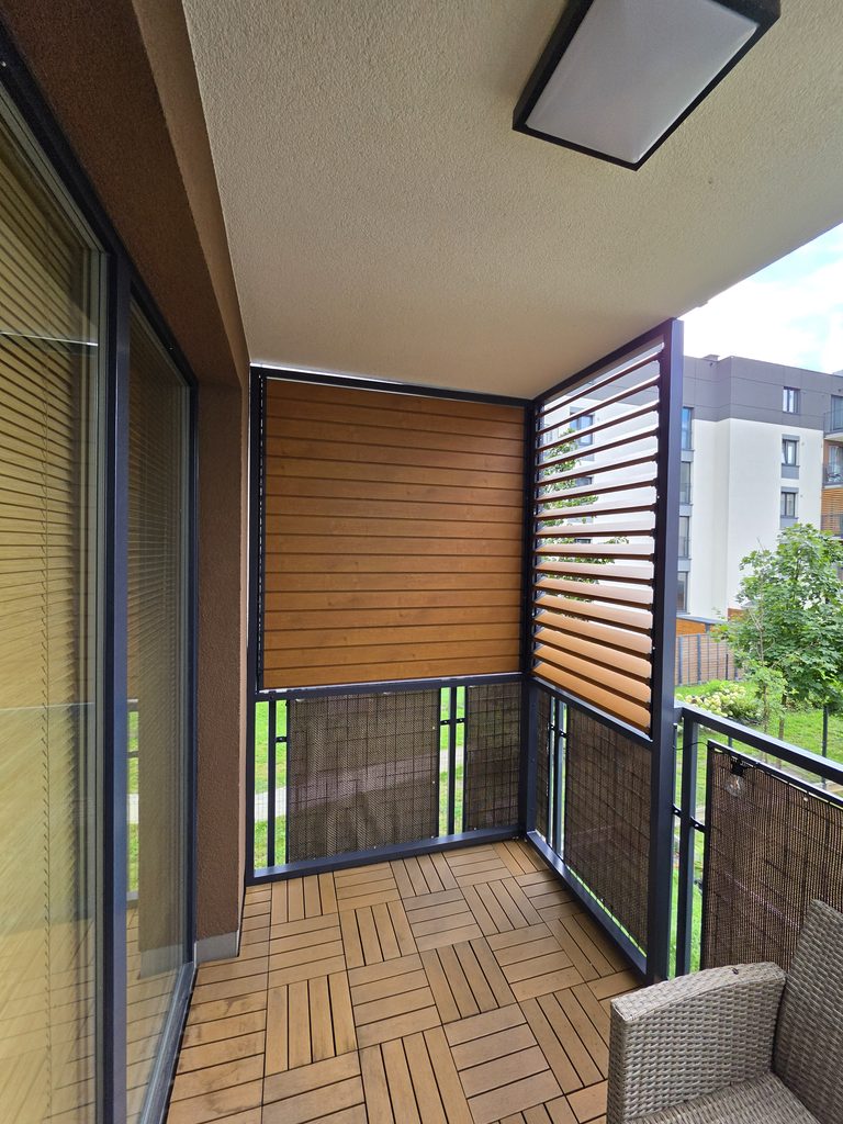 Balcony enclosure in a block of flats, extending from the balustrade to the ceiling with OpenUp System retractable patio blinds