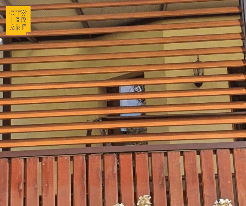 Covering of the terrace in Chotomow with movable wooden external blinds