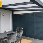 Zadaszenie aluminiowe 350 x 506 cm z boczną zabudową – Zamek Bierzgłowski