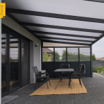 Zadaszenie aluminiowe 350 x 506 cm z boczną zabudową – Zamek Bierzgłowski