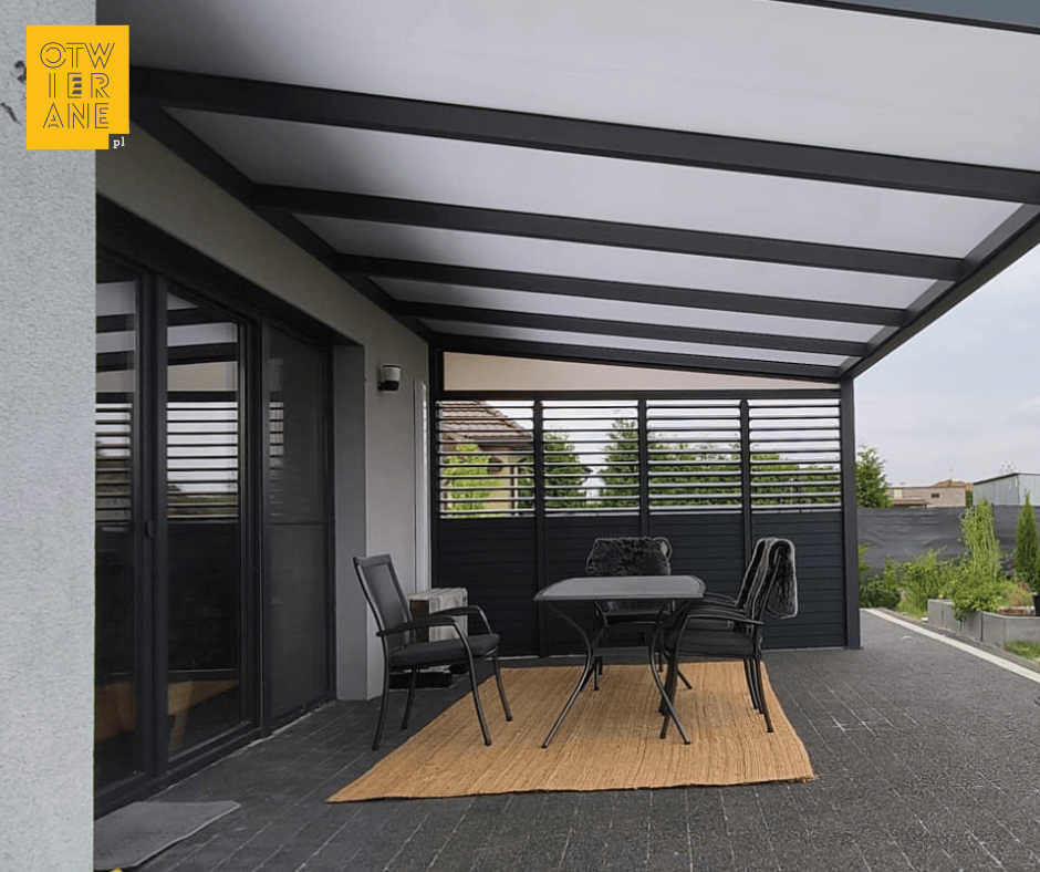 Zadaszenie aluminiowe 350 x 506 cm z boczną zabudową – Zamek Bierzgłowski