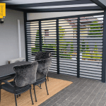 Zadaszenie aluminiowe 350 x 506 cm z boczną zabudową – Zamek Bierzgłowski