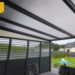 Zadaszenie aluminiowe 350 x 506 cm z boczną zabudową – Zamek Bierzgłowski