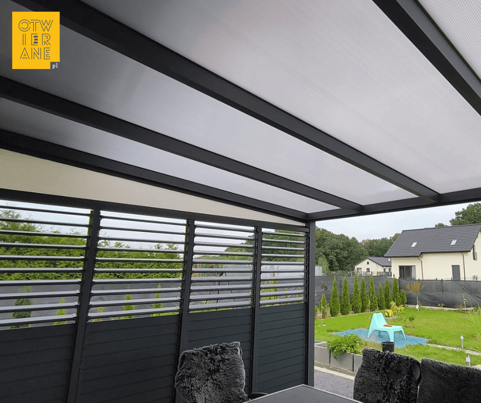 Zadaszenie aluminiowe 350 x 506 cm z boczną zabudową – Zamek Bierzgłowski