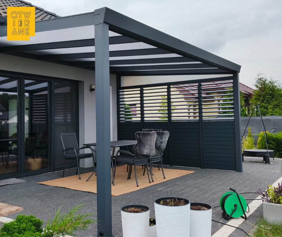 Zadaszenie aluminiowe 350 x 506 cm z boczną zabudową – Zamek Bierzgłowski