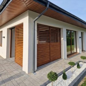 Przesuwna zabudowa tarasu zaluzjami