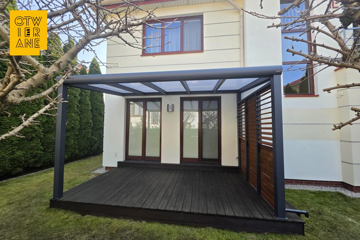 Zadaszenie aluminiowe z zabudową boczną z drewna 250 cm x 450 cm